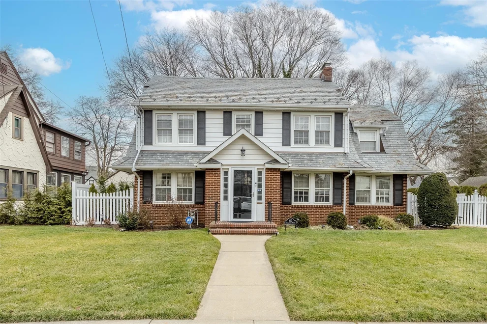 Unit for sale at 100 Stratford Road, Hempstead, NY 11552