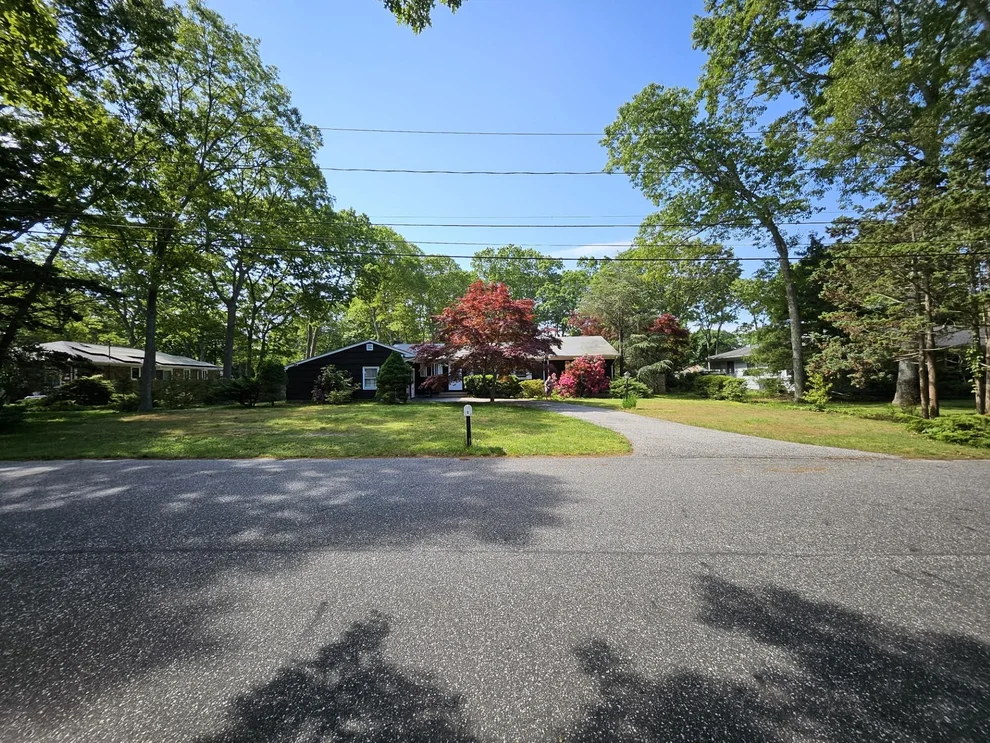 Unit for sale at 3 Evergreen Court, Southampton, NY 11942