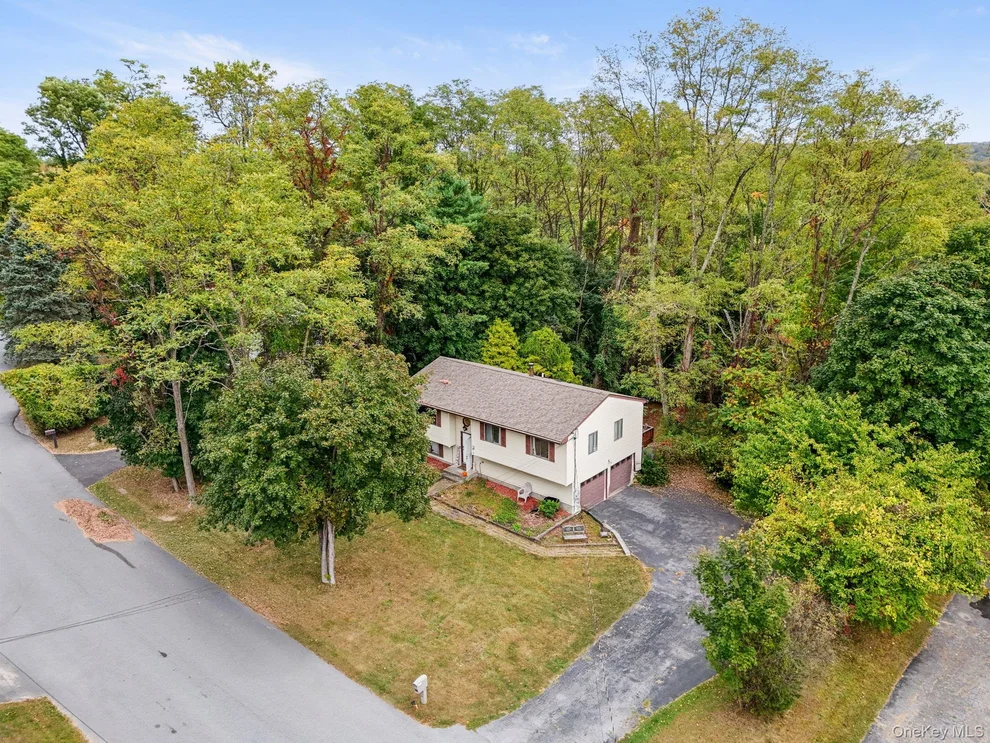 Unit for sale at 4 Verven Road, Poughkeepsie (Town), NY 12603