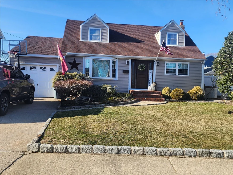 Unit for sale at 58 Lincoln Boulevard, Oyster Bay, NY 11714