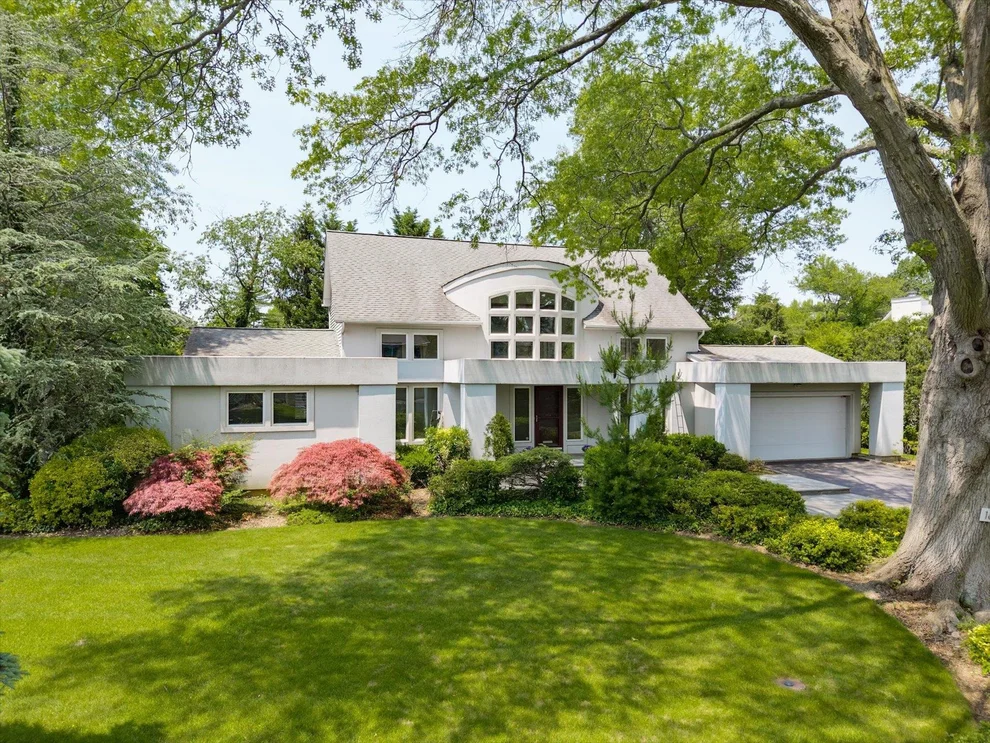 Unit for sale at 16 Polo Field Lane, North Hempstead, NY 11020