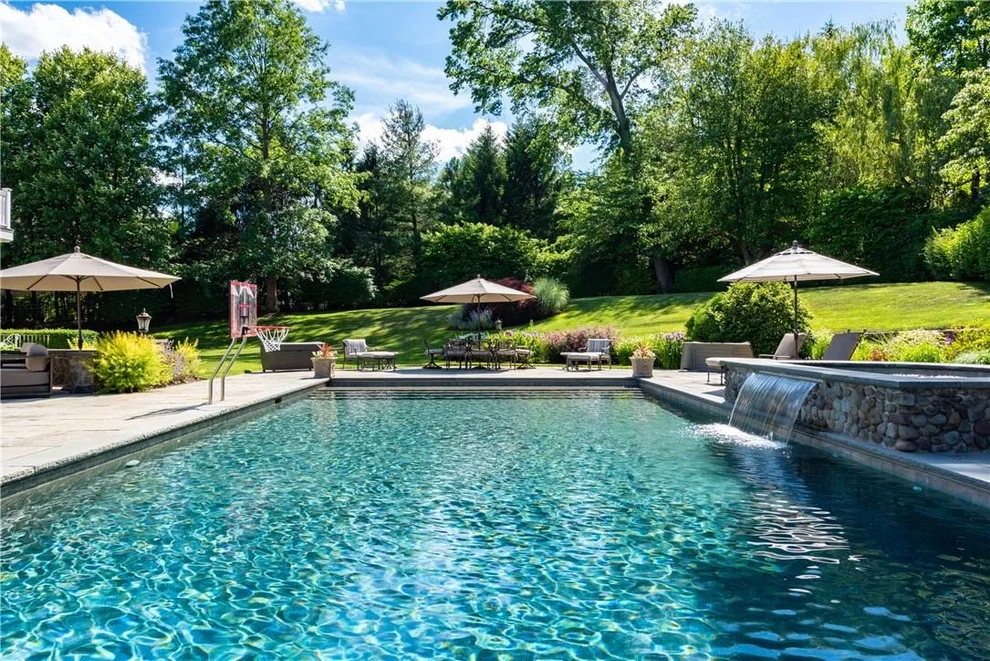 Unit for sale at 7 Fox Run, Harrison, NY 10577