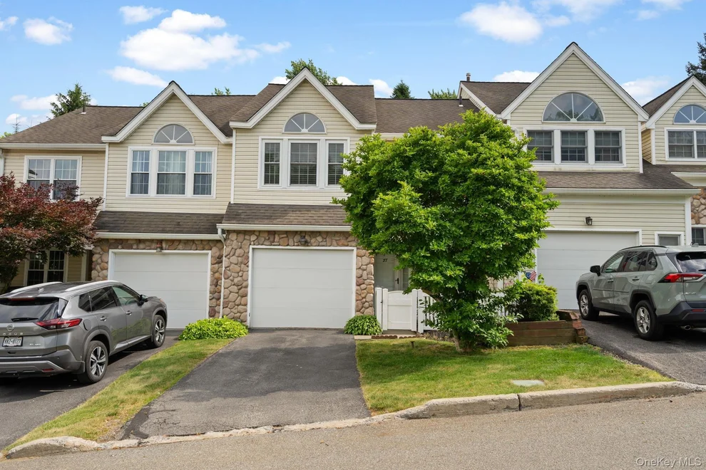 Photo of 27 Spruce Ridge Drive, Fishkill, NY 12524