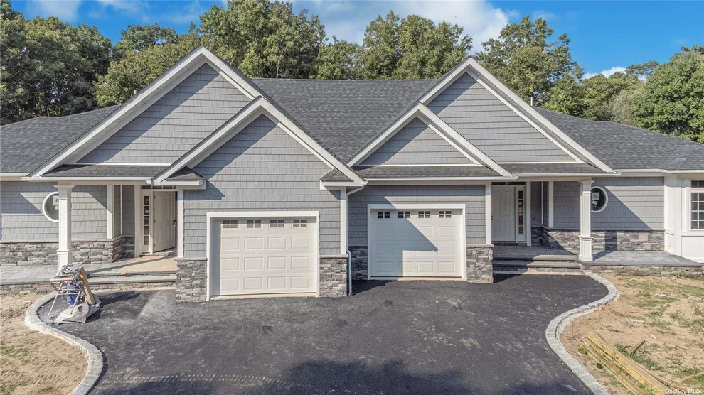 Unit for sale at 5 Primrose Lane, Islip, NY 11749