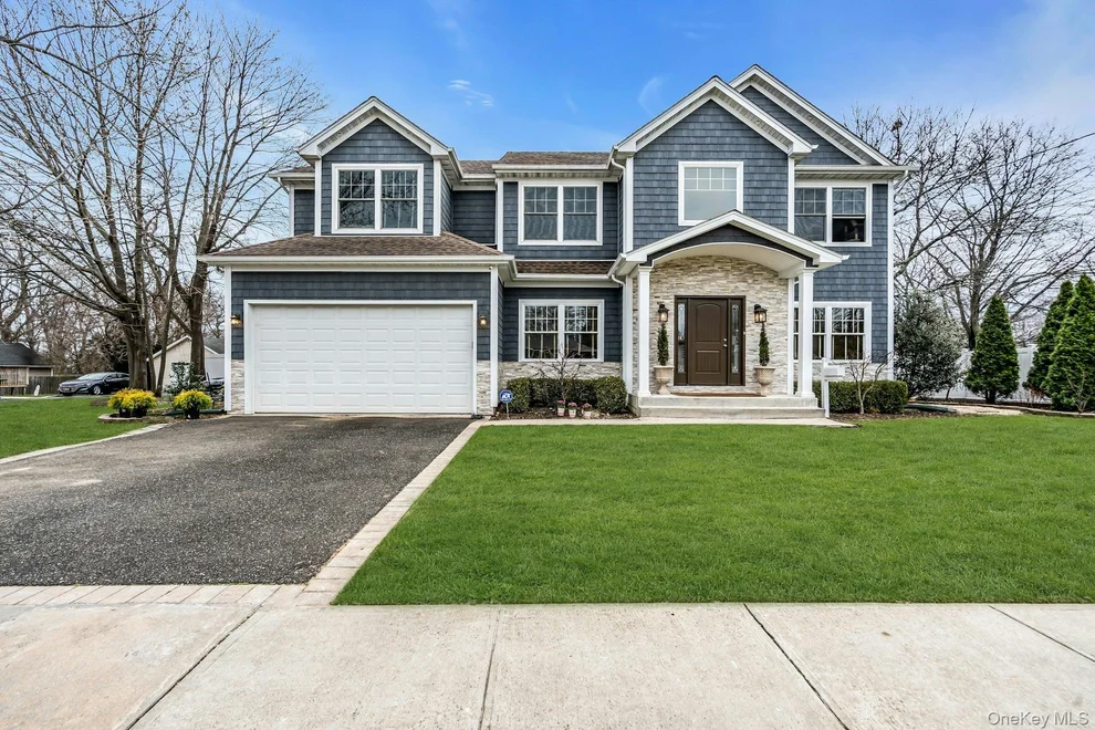 Unit for sale at 10 Beverly Road, Oyster Bay, NY 11735