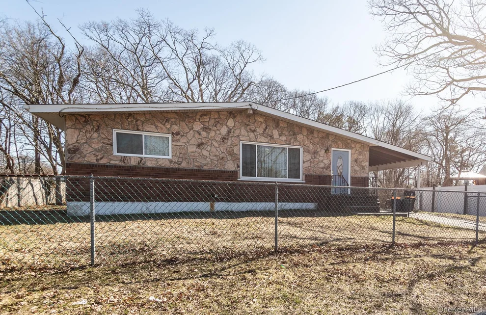 Unit for sale at 19 Dawn Crescent, Islip, NY 11722