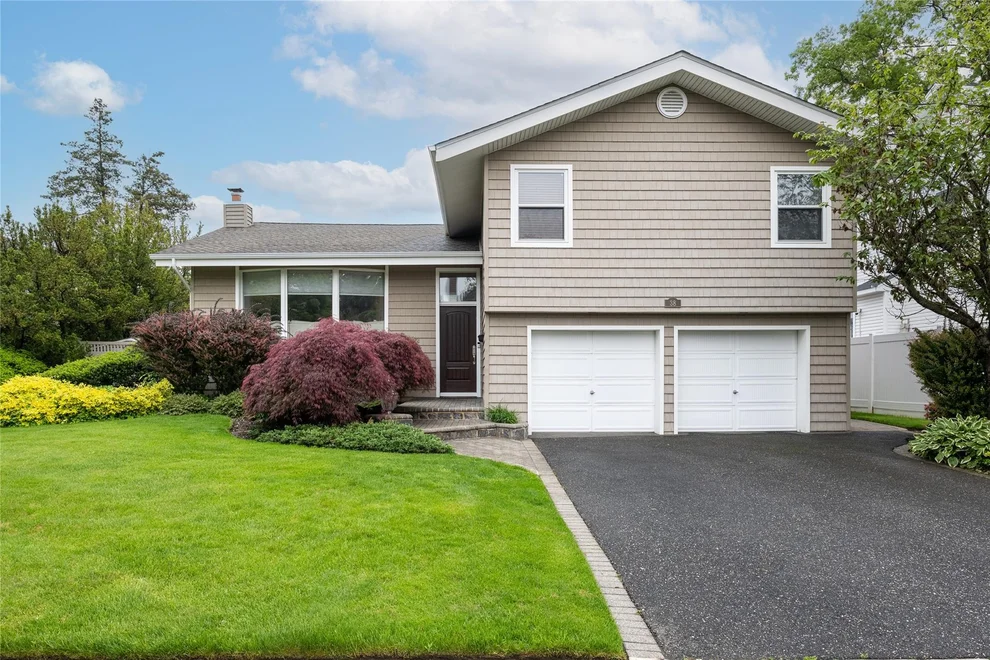 Unit for sale at 38 Fountain Lane, Oyster Bay, NY 11753