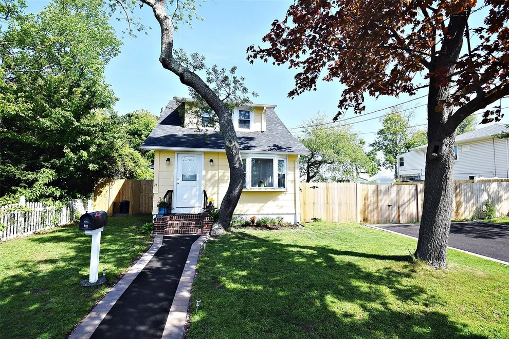 Unit for sale at 24 Brook Street, Babylon, NY 11757