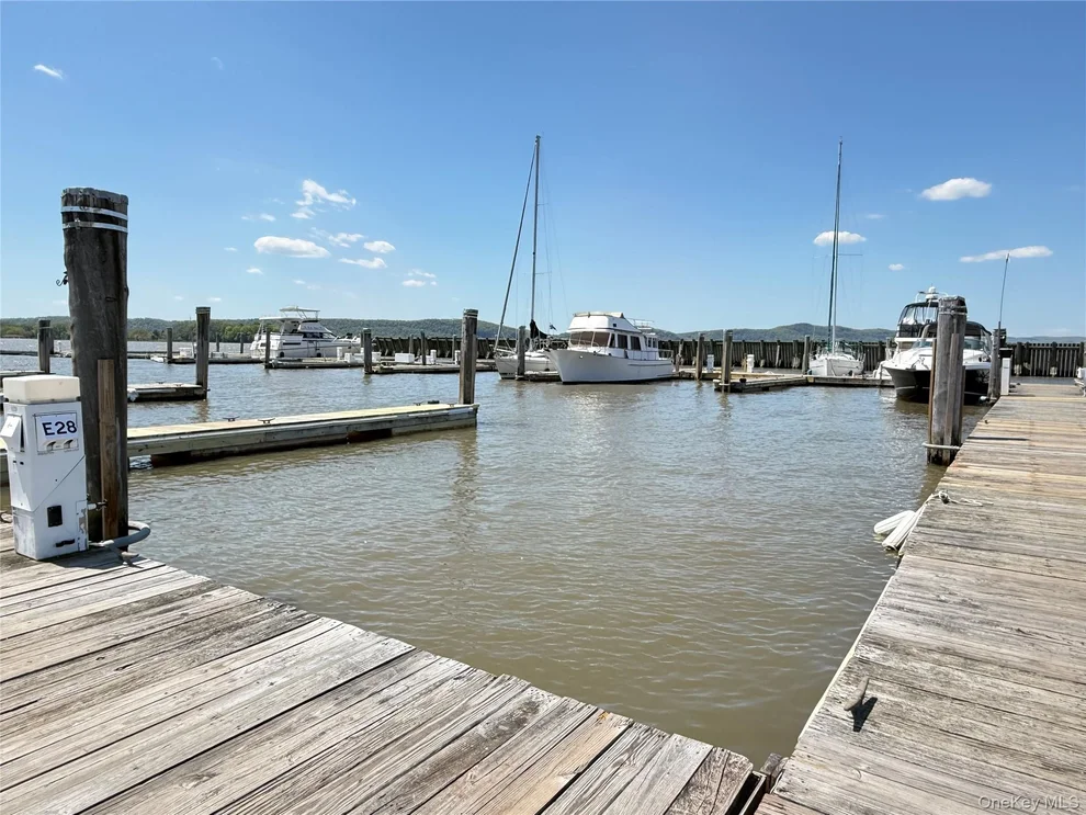 Unit for sale at E-28 Half Moon Bay Marina, Cortlandt, NY 10520