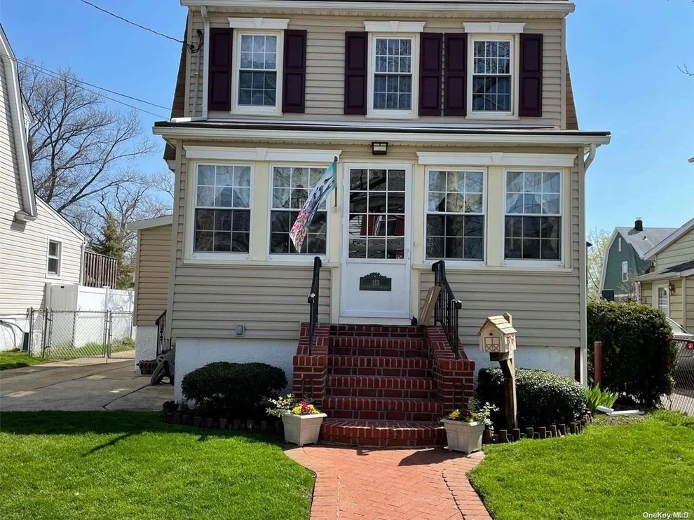Unit for sale at 113 Cambridge Street, Hempstead, NY 11581
