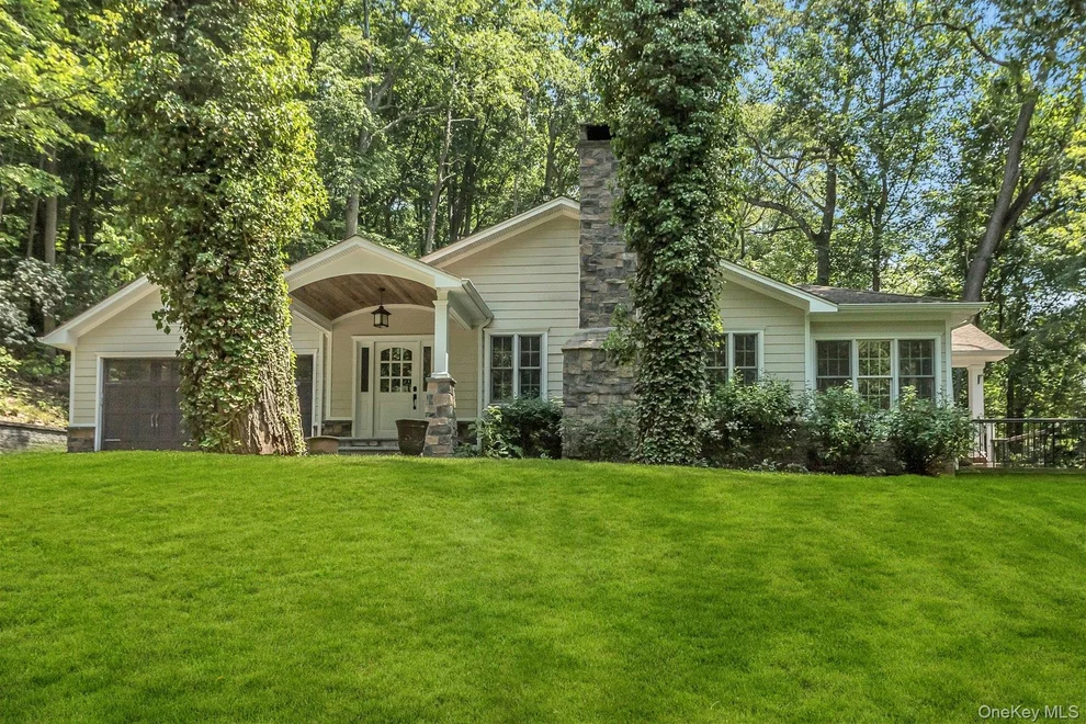 Unit for sale at 10 Laurel Cove Road, Oyster Bay, NY 11771