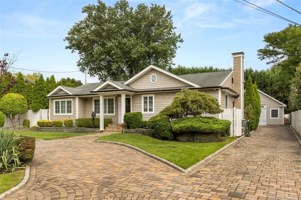 Unit for sale at 17 Potomac Lane, Islip, NY 11782