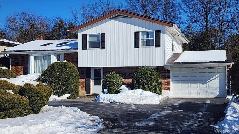 Unit for sale at 12 Warren Lane, Oyster Bay, NY 11753