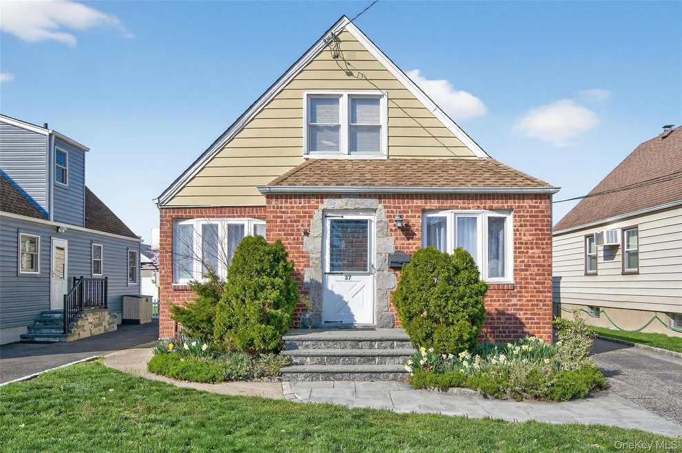 Unit for sale at 37 Manhattan Avenue, North Hempstead, NY 11590