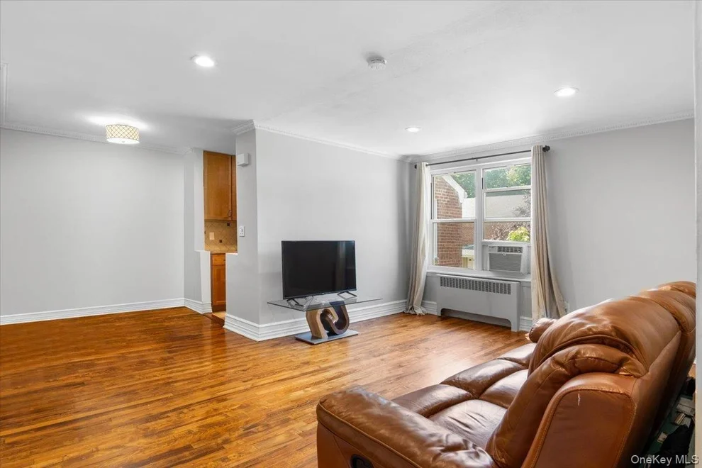 Unit for sale at 77 Edwards Street, North Hempstead, NY 11577