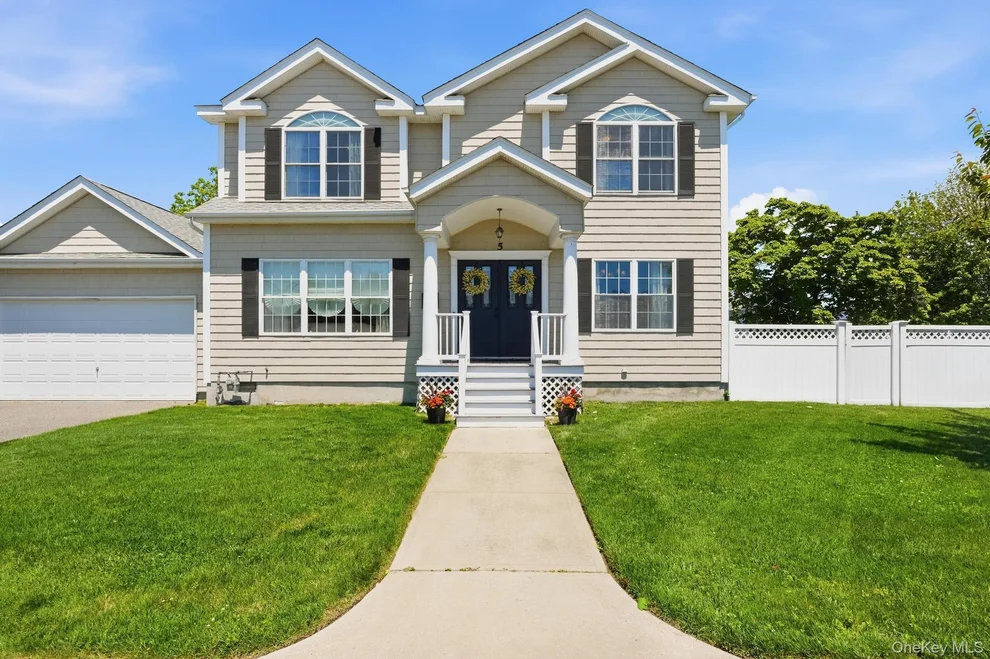 Unit for sale at 5 Butler Street, Islip, NY 11795