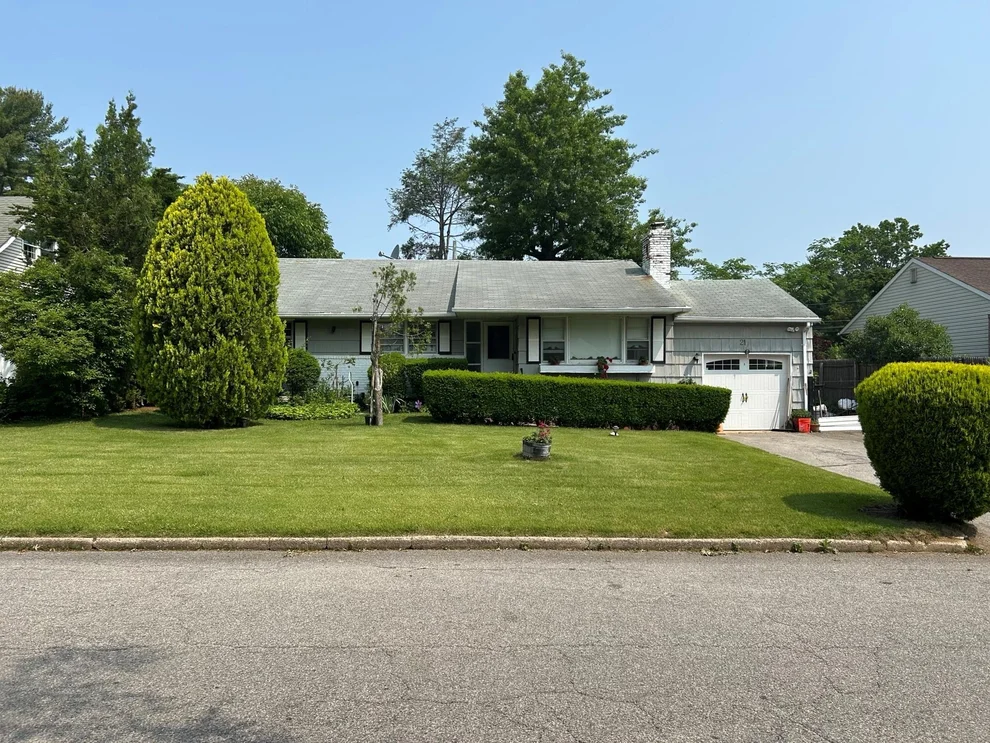 Unit for sale at 21 Stillman Road, Glen Cove, NY 11542