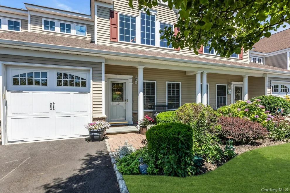 Unit for sale at 19 Meadow Court, Islip, NY 11769