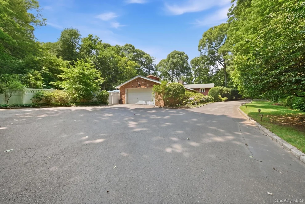 Unit for sale at 15 Tappentown Lane, Oyster Bay, NY 11545
