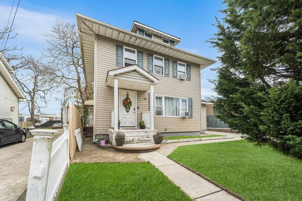 Unit for sale at 14 E Seaman Avenue, Hempstead, NY 11520
