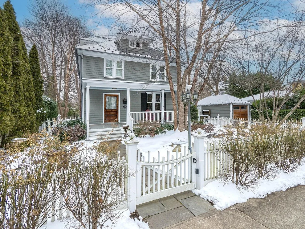 Unit for sale at 183 Carpenter Avenue, Oyster Bay, NY 11579