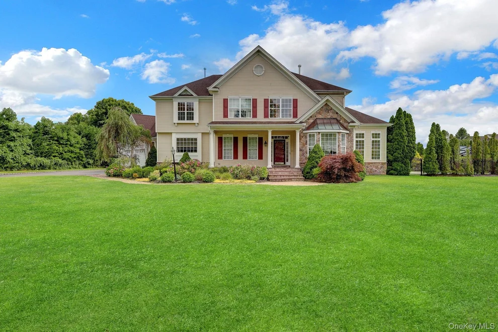 Unit for sale at 7 Brookline Court, Riverhead, NY 11792