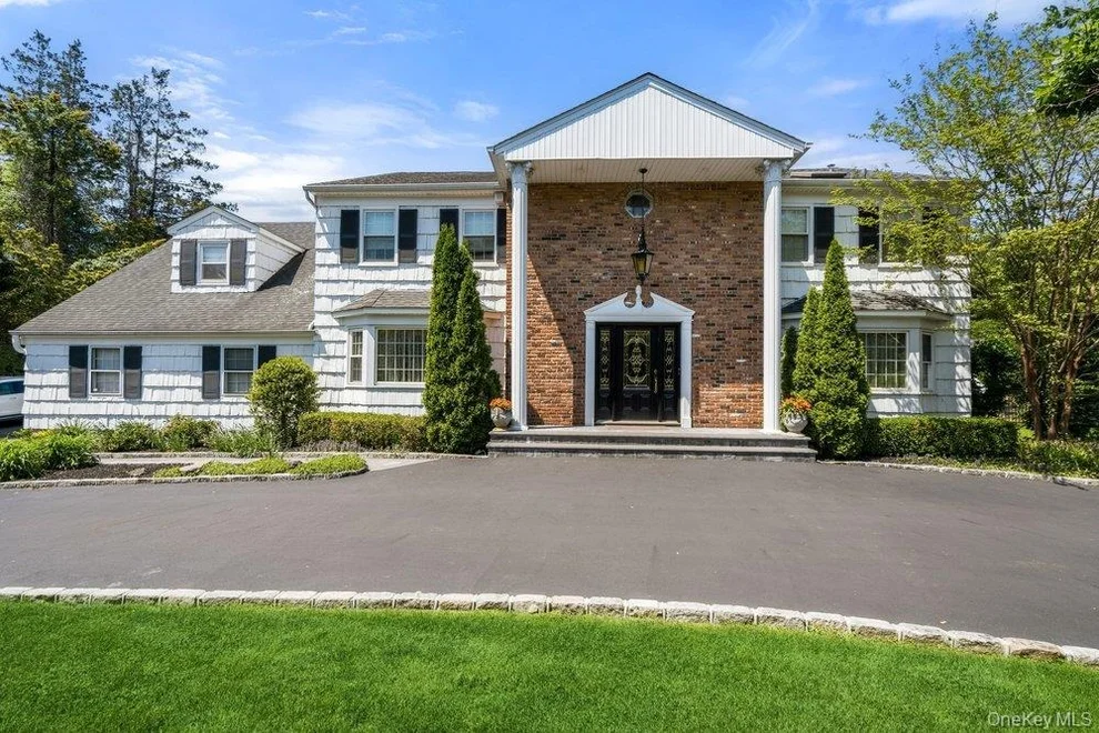 Unit for sale at 119 Plainview Road, Oyster Bay, NY 11797