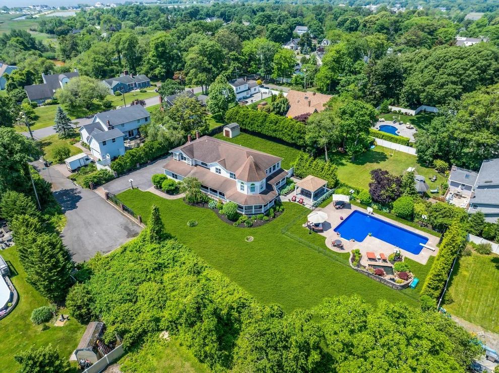 Unit for sale at 90 Poplar Lane, Islip, NY 11705