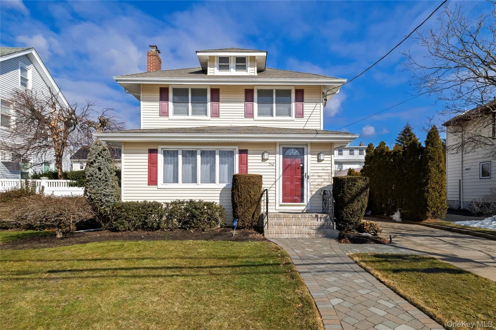 Unit for sale at 36 W Windsor Parkway, Hempstead, NY 11572