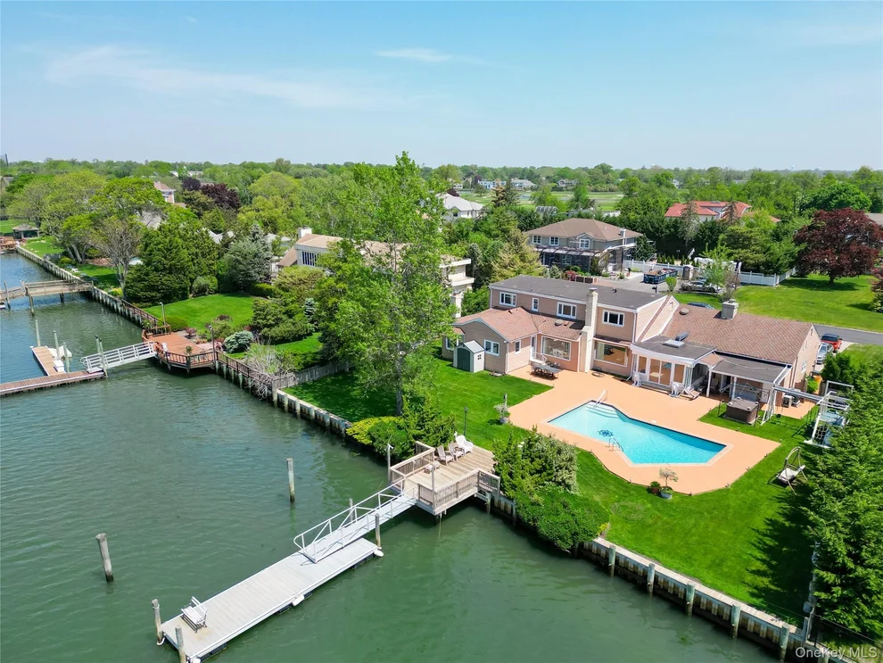 Unit for sale at 996 Wateredge Place, Hempstead, NY 11557
