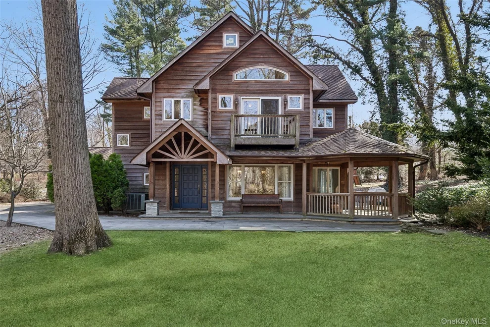 Unit for sale at 85 Cove Road, Oyster Bay, NY 11771