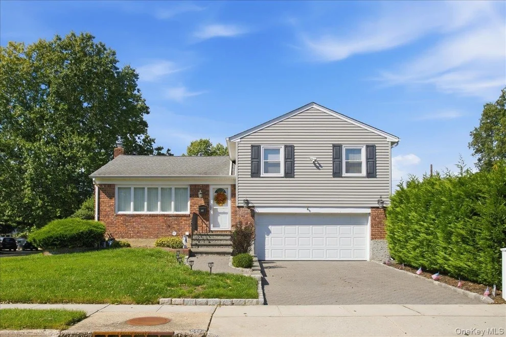 Unit for sale at 840 Carolyn Court, Hempstead, NY 11783