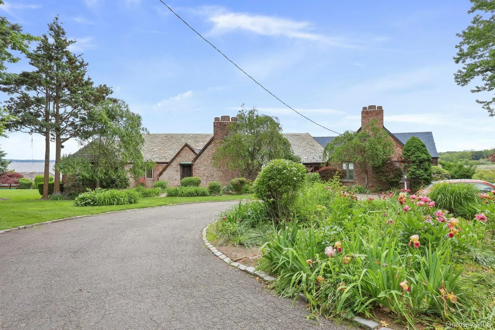 Unit for sale at 69 Cornwells Beach Road, North Hempstead, NY 11050