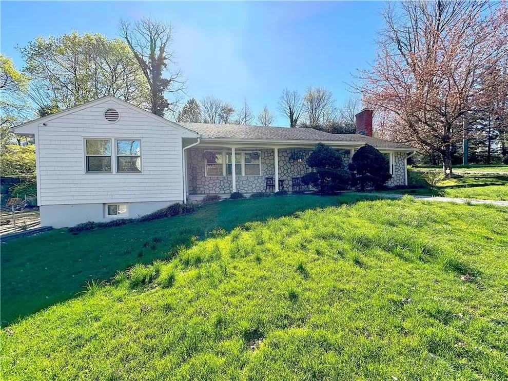 Unit for sale at 2 Kathy Lane, Scarsdale, NY 10583