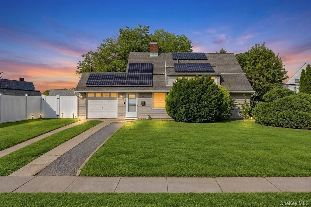 Unit for sale at 35 Meeting Lane, Oyster Bay, NY 11801