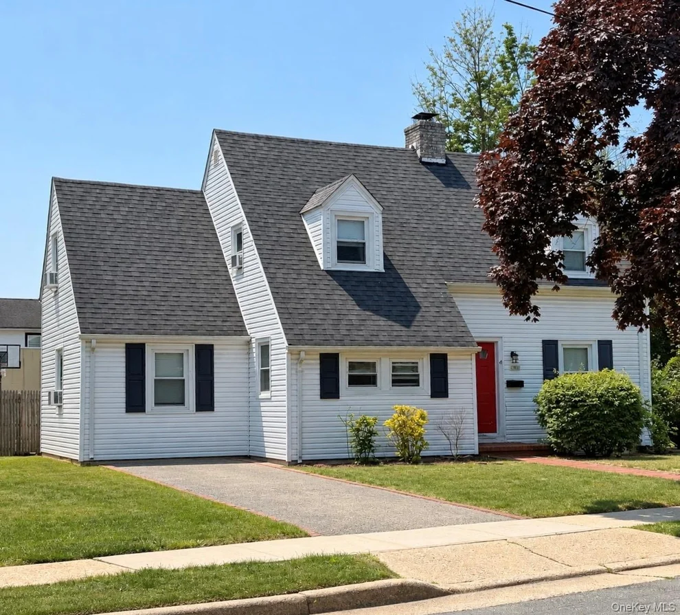 Unit for sale at 4 Primrose Lane, Hempstead, NY 11550