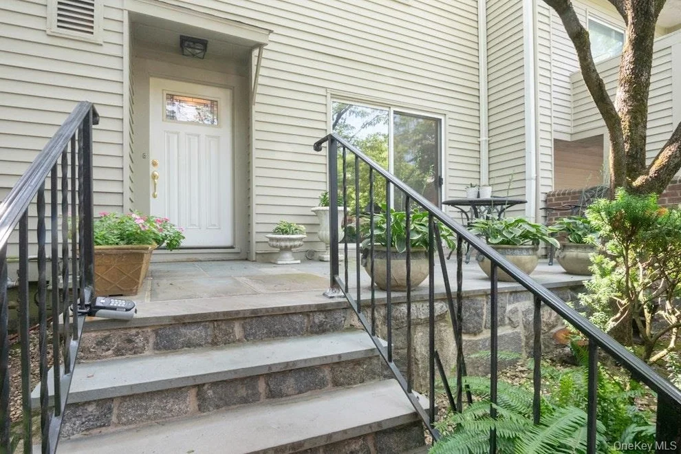 Unit for sale at 8 Waterside Close, Eastchester, NY 10709