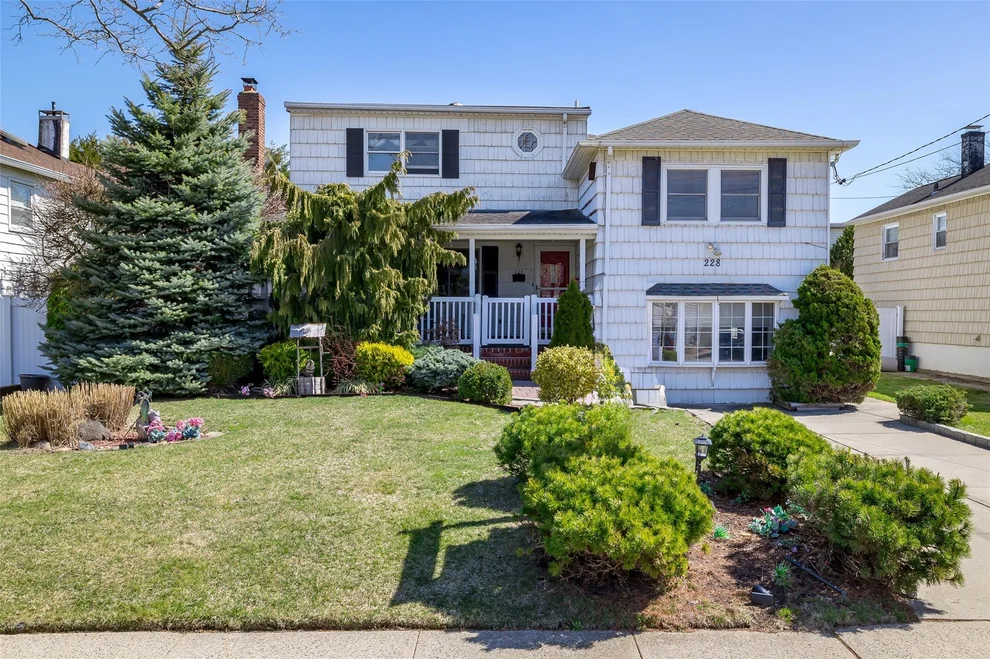 Unit for sale at 228 McKinley Avenue, Hempstead, NY 11558