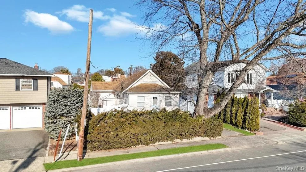 Unit for sale at 31 Cherry Avenue, Oyster Bay, NY 11714