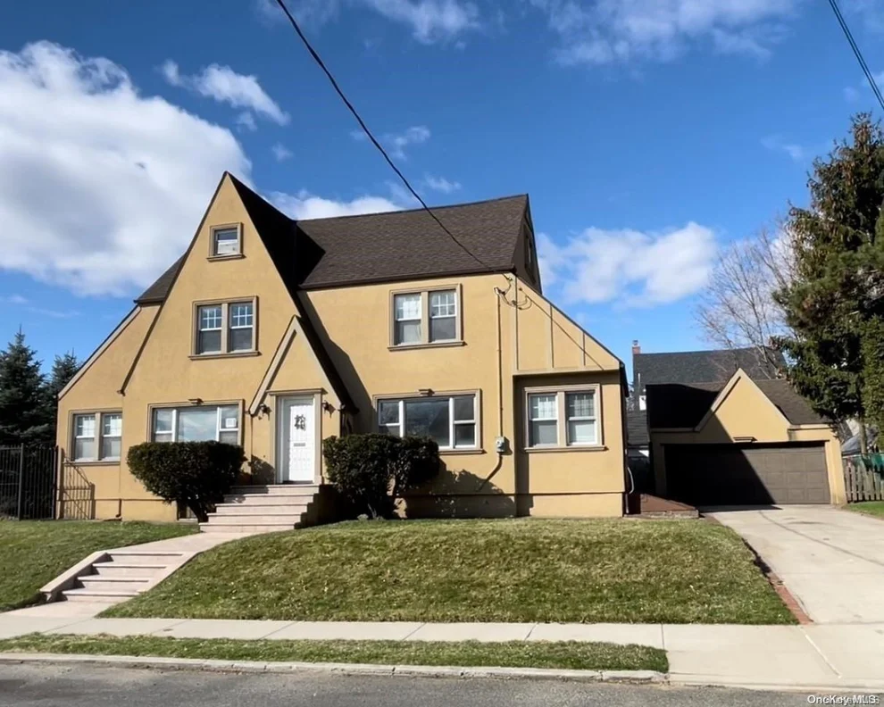 Unit for sale at 100-56 194th Street, Hollis, NY 11423