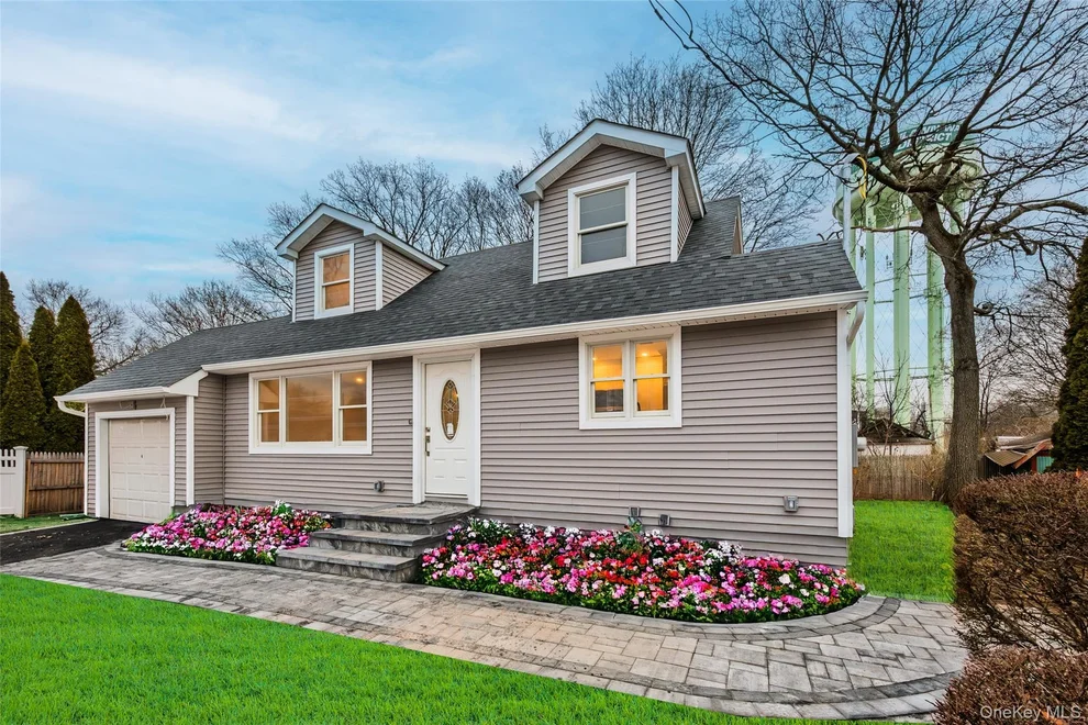 Unit for sale at 6 Grand Haven Court, Huntington, NY 11725