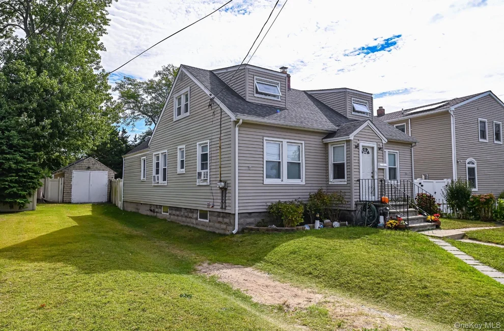 Unit for sale at 7 Bailey Avenue, Babylon, NY 11702