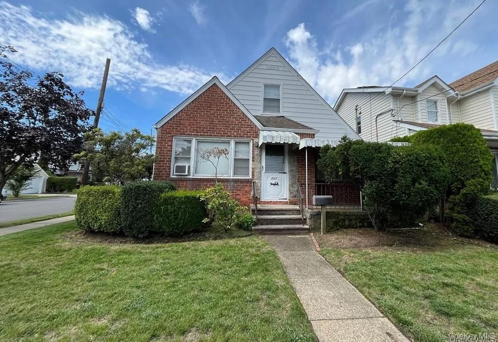 Unit for sale at 501 New Hyde Park Road, North Hempstead, NY 11040