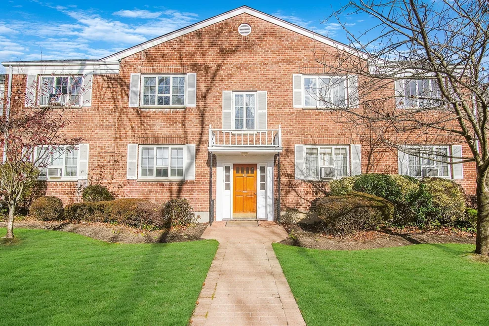 Unit for sale at 421 W main Street W, Huntington, NY 11743
