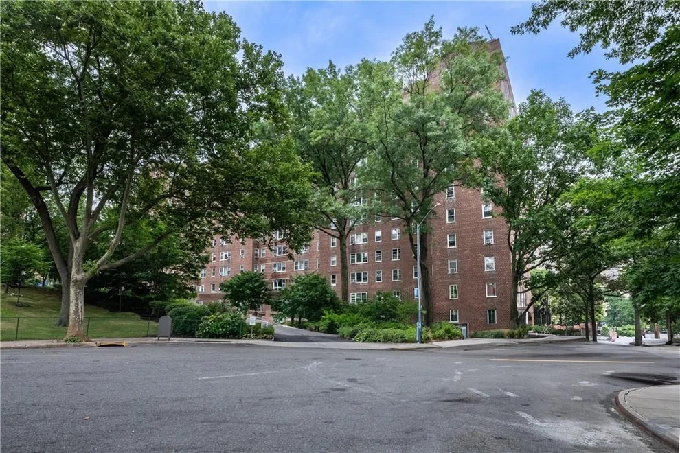 Unit for sale at 60 Knolls Crescent, New York, NY 10463