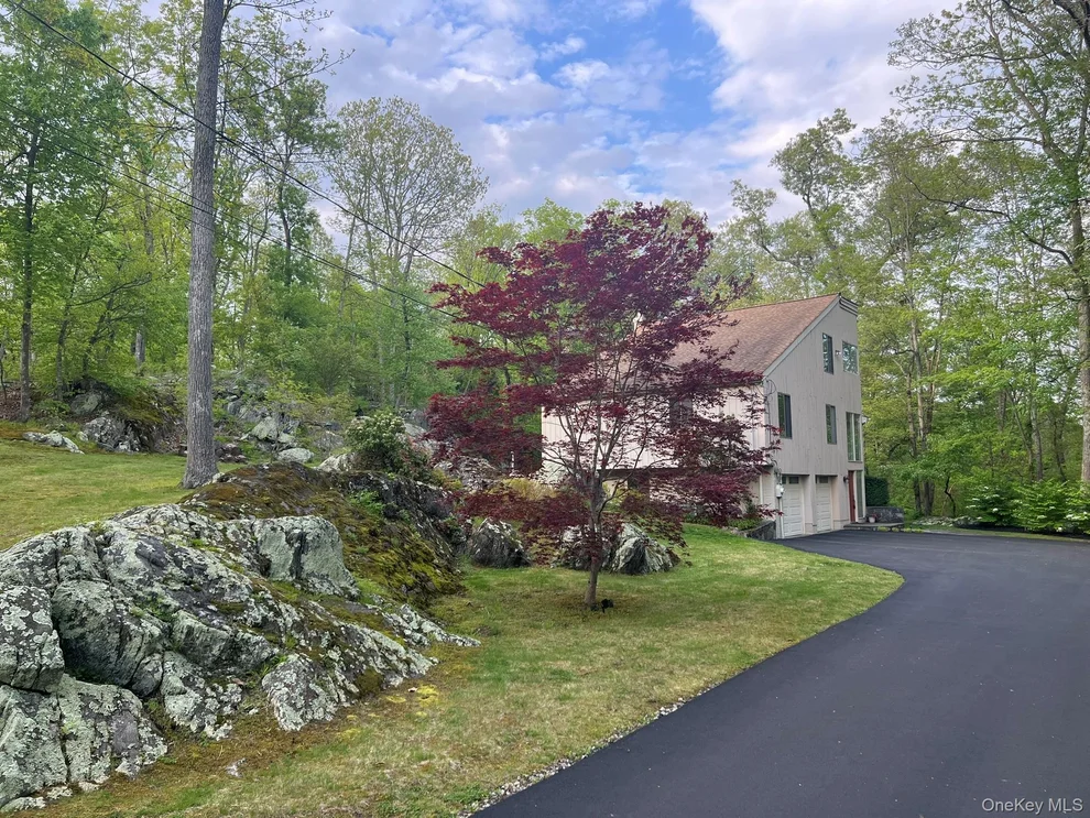 Unit for sale at 11 Manor Drive, Lewisboro, NY 10526