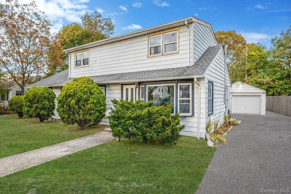 Unit for sale at 38 Somerset Road E, Babylon, NY 11701