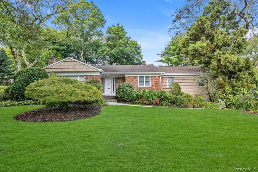 Unit for sale at 19 Flamingo Road, North Hempstead, NY 11576