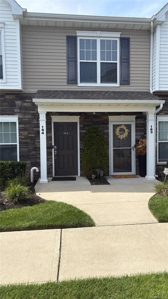 Unit for sale at 164 Ashley Ct, Islip, NY 11722