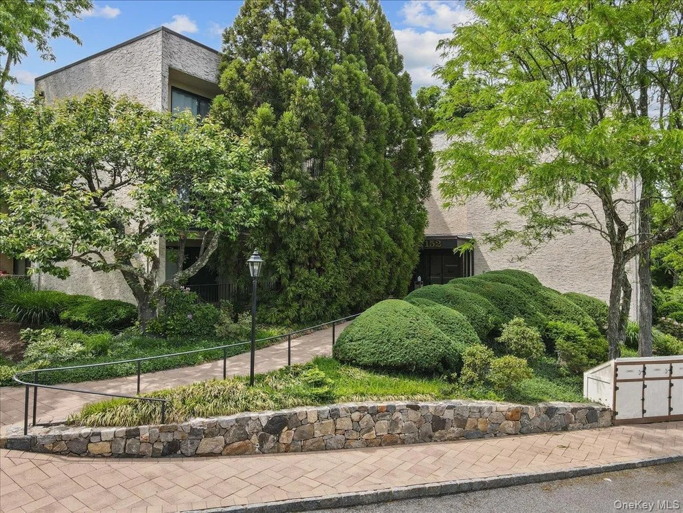 152 Overlook Avenue